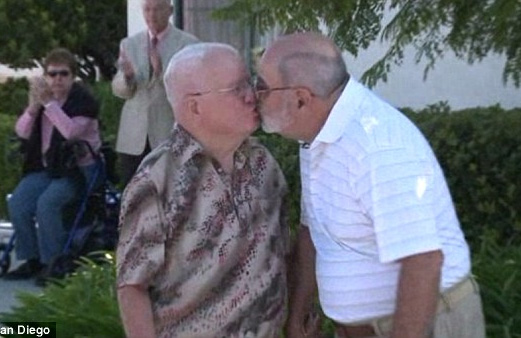 Oldmen Gay Sex Lesbian Couples With Man