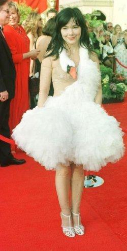 bjork swan dress. jork in swan dress.jpg (22.22