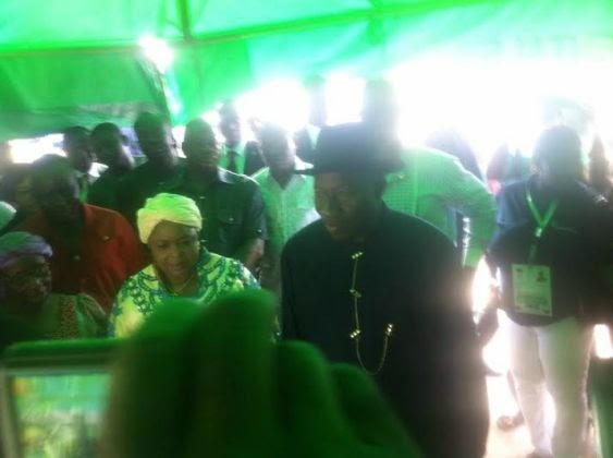 #NigeriaDecides! See Photos: President Jonathan And Wife At Their Polling Unit In Bayelsa