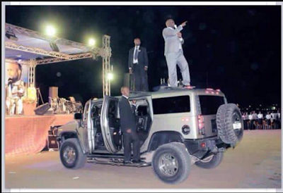 Pastor Preaches To His Congregation From On Top Of His Hummer Jeep (Photo) 2827056_bri_png67e5349cfb2e1fbbd2e56d4fff039719