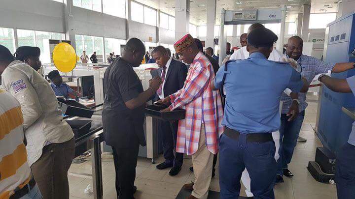 Amaechi Undergoes Security Screening At Lagos Airport (Photos) 3149201_max_jpg6f476ad85ef1c897ac353d33f9a03abc