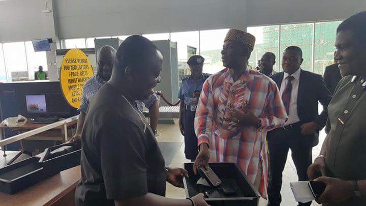 Amaechi Undergoes Security Screening At Lagos Airport (Photos) 3149202_max1_jpg6599ef6ffdac08b1c950cb95d06001c3