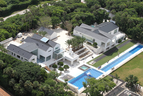 Newly Single Tiger Woods Moves Into A $54.4 Million House! (pics !