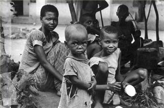 Biafra: The Nigerian Civil War In Pictures (Warning Disturbing Images) 374418_Biafra_Family_jpgbaba90b1a228f3c3edf63c478df6d593