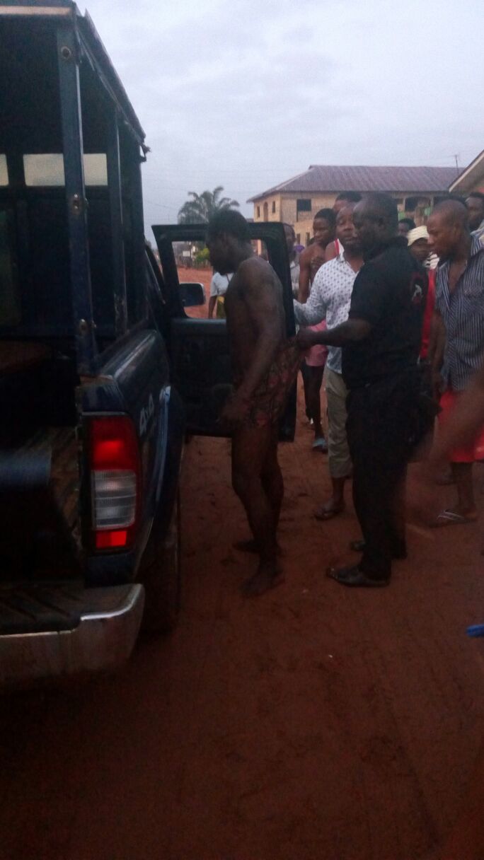 Robber Caught In Benin, Beaten And Tied Up [photos] 4373999_img20161018wa003_jpeg142fe37aef2c81b09ec53148c320d04f