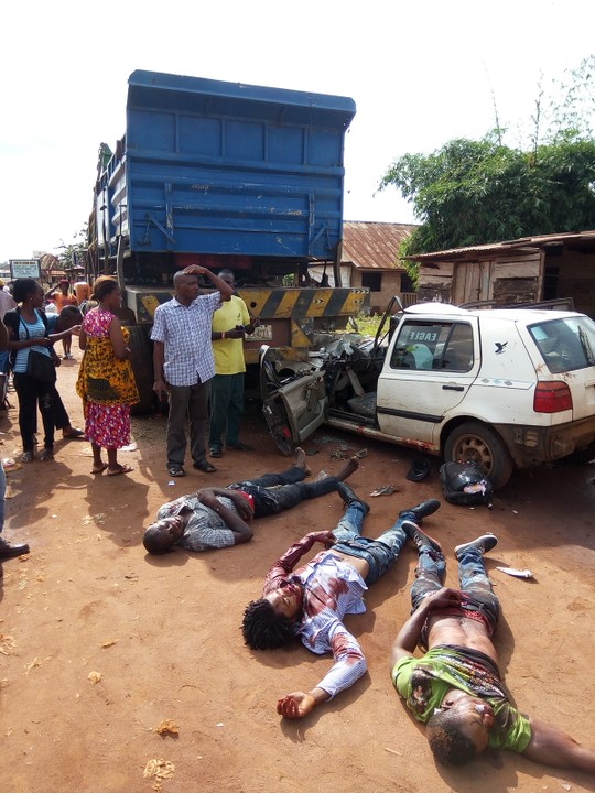 Accident Along Benin-Asaba Expressway In Igbodo, Delta Kills 4 (Graphic Pics)  4381583_img20161020150901_jpege0ef96e8f7fa951fe2f846d6a14636bd