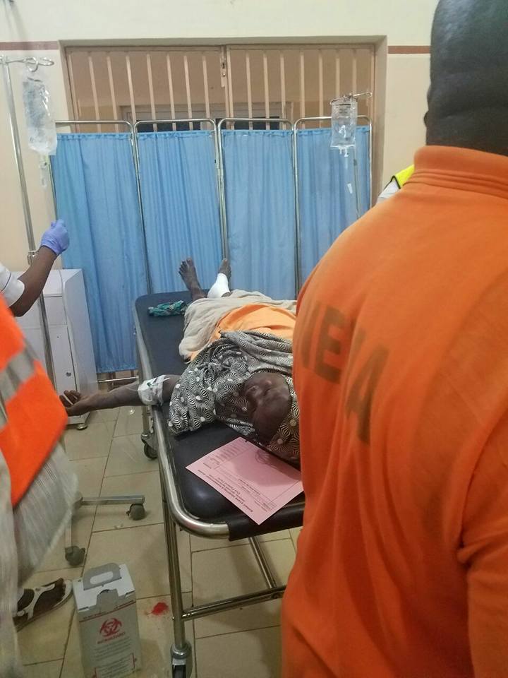  Maiduguri Bomb Blasts Survivors And Dead Bodies Being Evacuated (Photos) 4415873_naju1_jpgafd40f212577bb162ec4ee58703b8810