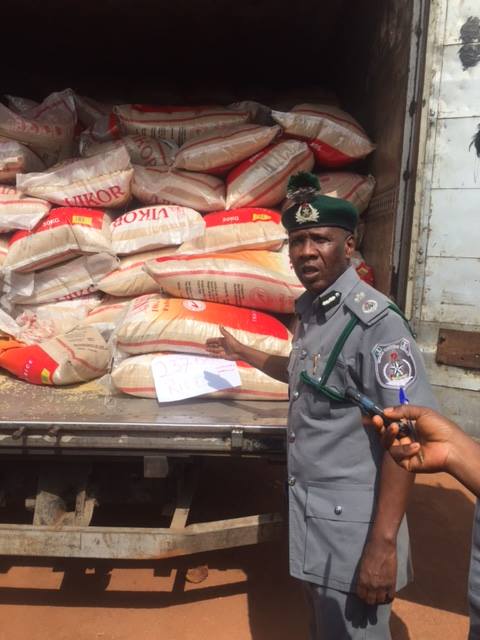 Photos : Nigerian Customs Impounds Goods Worth N1 Million, Arrest 18 Suspects 4542071_cus1_jpeg7686b2d243ae5a8d714ddc4863cf3642