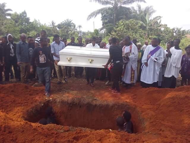 Burial Of UNIPORT Student Shot Dead By Police During Protest (Pics) 4542079_fbimg1480313287869_jpegd7c371a448533ee164158e6267a44ff7