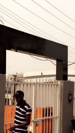 Man Trying To Commit Suicide At Jakande, Lagos (Photos) 4893410_manjk_jpeg5fbb6fda3db251e373f8b0e0d4c60966