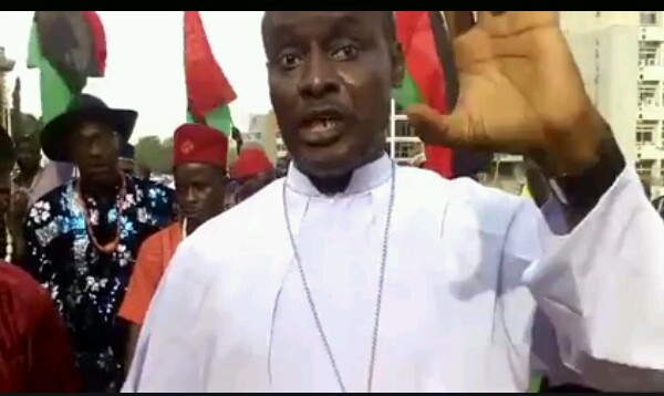 Catholic Priest At Abuja Federal High Court For The Release Of Nnamdi Kanu 5113510_20170406100754_jpegb7c97b4f5345b8f5c3bd62ae8837577d