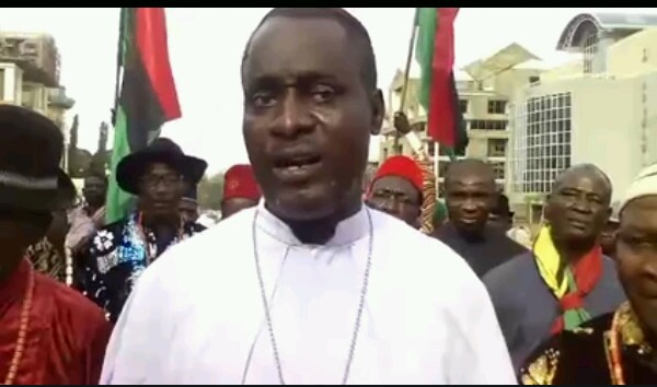 Catholic Priest At Abuja Federal High Court For The Release Of Nnamdi Kanu 5113511_20170406100809_jpegece3b9bf92a5c063c23ce5d3b9d3b83c