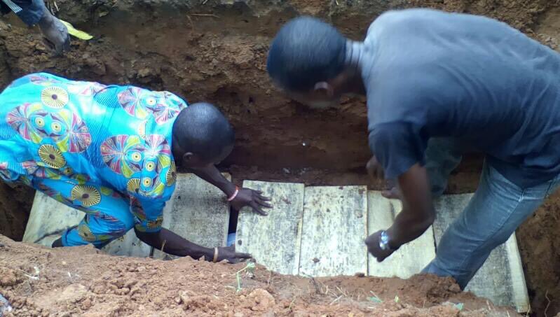 Burial Of Woman Shot By Policeman Who Was Chasing Yahoo Boy In Lagos (Photos) 5140312_c9iablwaaqxepv_jpeg97685e15b9f4c77a61552b84328de4e0