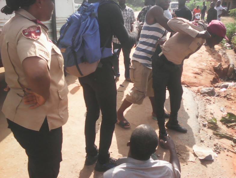 Road Safety Officials Beaten In Anambra By Angry Mob(Photos) 5162686_fito2_jpg2d60665ee7048f6cc46d0e556d9a9350