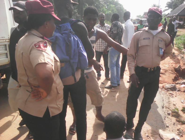 Road Safety Officials Beaten In Anambra By Angry Mob(Photos) 5162688_fito1_jpg0a199a6ce337220747d9058cef042411