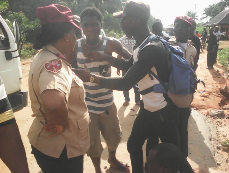Road Safety Officials Beaten In Anambra By Angry Mob(Photos) 5162691_fito5_jpg644d3a549d0222f887b7508618c602cb