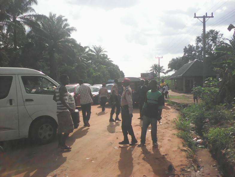 Road Safety Officials Beaten In Anambra By Angry Mob(Photos) 5162694_fito8_jpgc8f2749097ab8cb5f01929a033f7cb4d