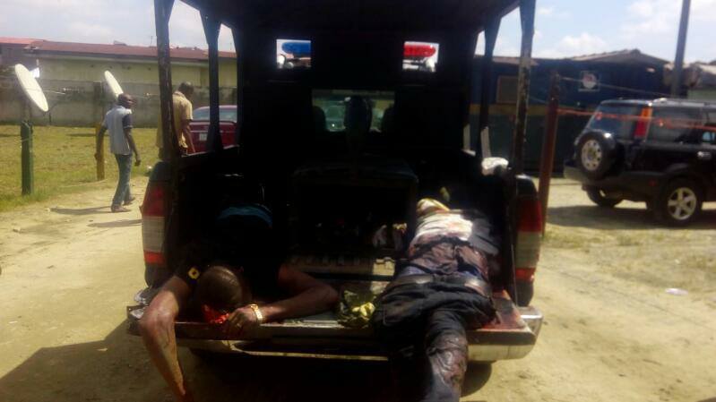 Two Kidnap Suspects Killed In Abia, Two Arrested (Graphic Photos) 5167114_kidnapperskilledinabia3_jpeg670f7db1829a83d2cac4486169699fe2