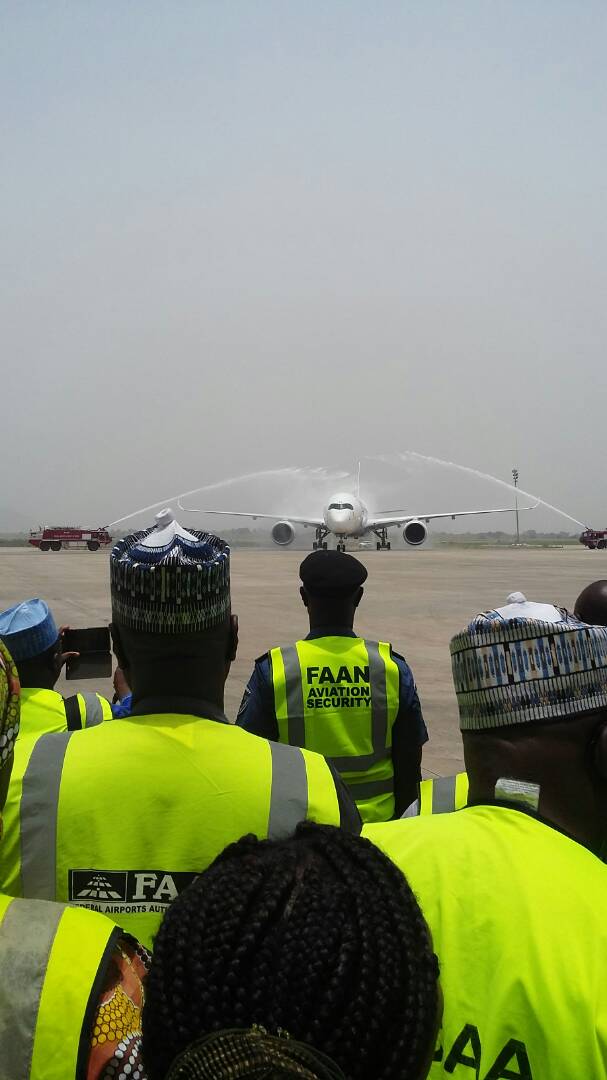 First Airplane Lands In Nnamdi Azikwe Airport, Abuja After 6 Weeks Closure 5173471_etiopian_jpeg84251c1391ccd073a891a4dd2eb8aa5c