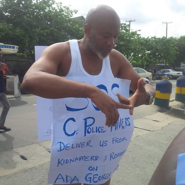 Tekena Iyalla Protests At Police Station Over Increased Robbery In Rivers (Pics) 5409395_fbimg1496144375349_jpeg6fd3e8d2c93292a923cfe0b56d67b603