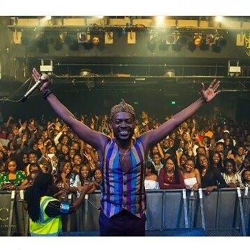 Adekunle Gold Mobbed By Fans At His #onenightstand Show In London (photos)  5590297_img20170703132937195_jpeg5fce9c5e6ea6791b2e712d69ad321ff8