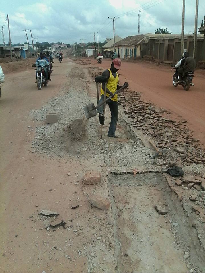 Disabled Man In Kaduna Working As A Labourer At A Site (photos) 5590468_WADD_jpge6ea56df093f44b7dbf1fa81061cca9e