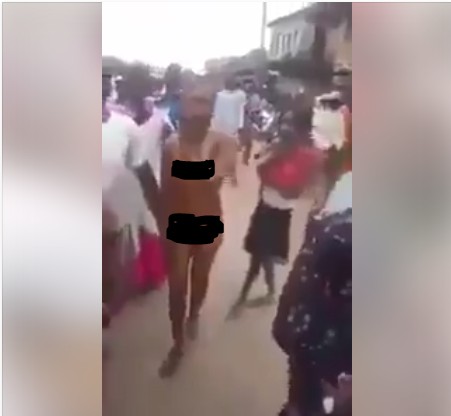 Lady Paraded Unclad After She Was Caught Trying To Steal A Little Girl. Photos 5604125_capture5_jpeg5a20a8ee116efcd92c47ba1ae8da6209