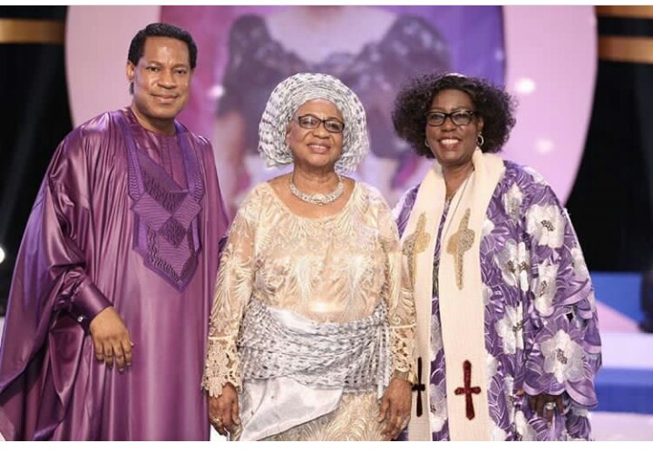 Pastor Chris Oyakhilome Rocks Agbada At Mother’s 80th Birthday Party (Pictures