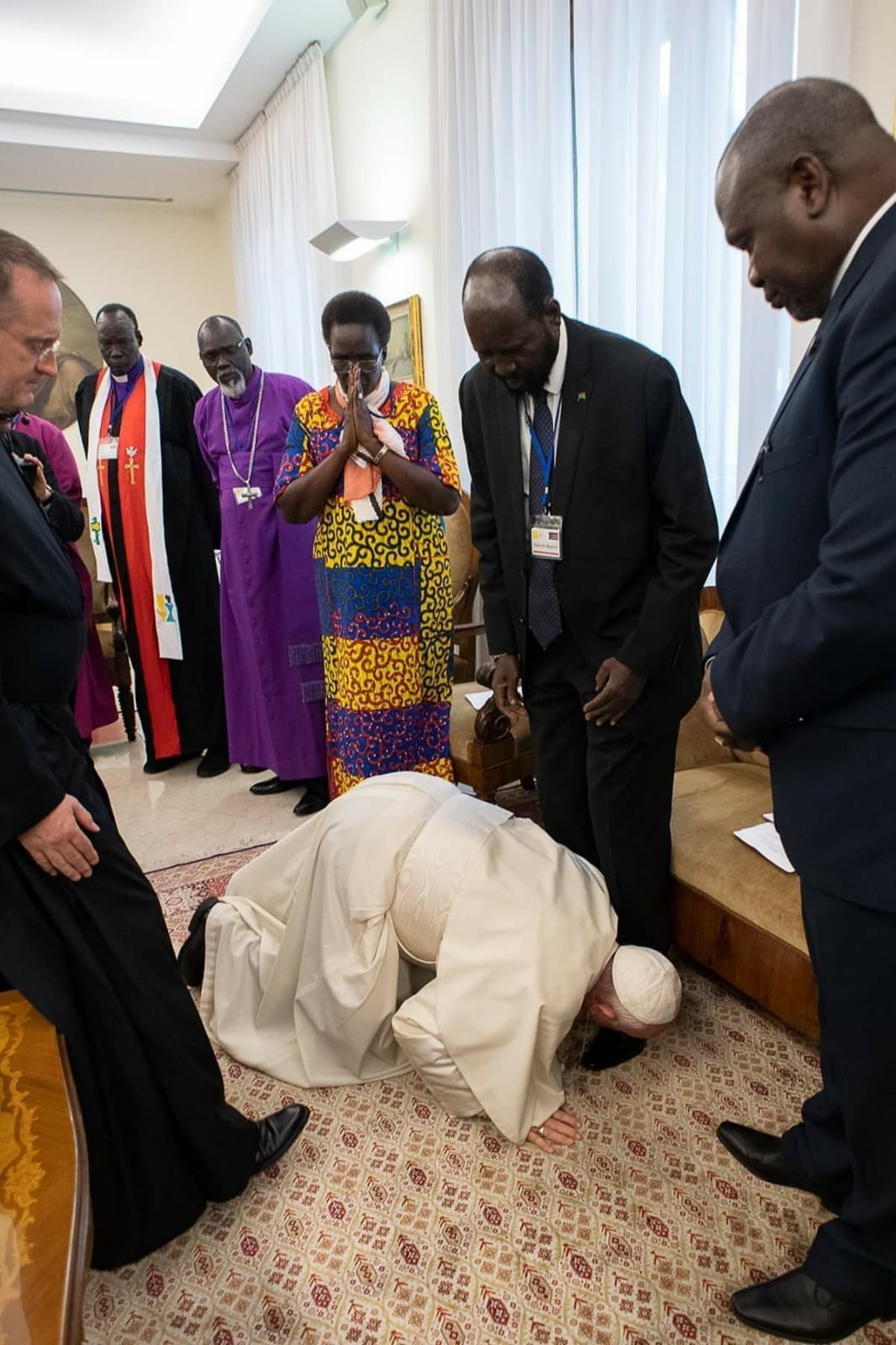 Pope Kneels Down And Kisses The Feet Of S Sudan Rival Leaders