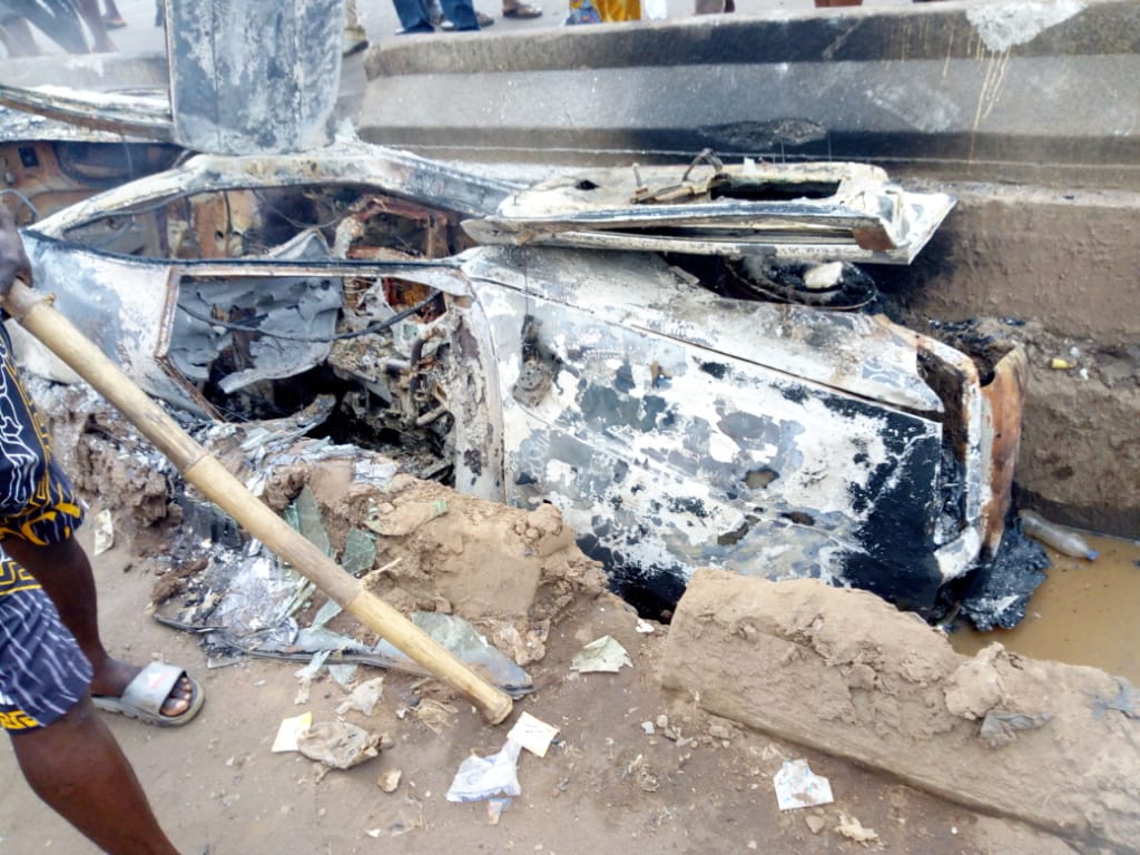Car Kills 4 Children In Benin Residents Set It On Fire Photos