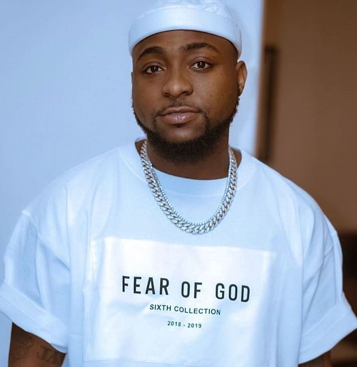  Davido Blasts Wizkid Fan Who Said His Mum Was Used For Ritual. Blasts His Own Fan Too 