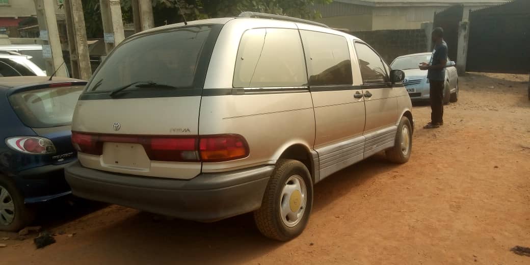 A Super Clean Tokunbo Toyota Previa Old Model Back Axle