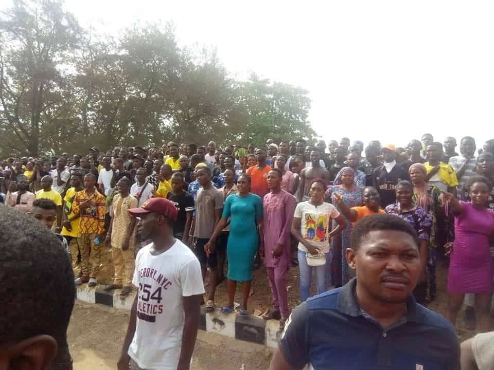 The AKARIGBO OF REMOLAND Begs Protesters At Sagamu Over Violence ...