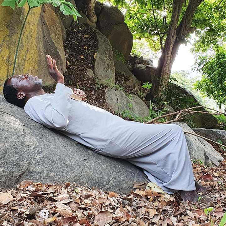 Prophet TB Joshua fasts and prays on a mountain against Coronavirus after failed prophecy 