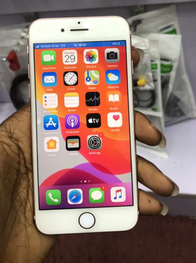##deal Sharp Iphone 7 128GB Rose Gold Clean As New @65k - Technology