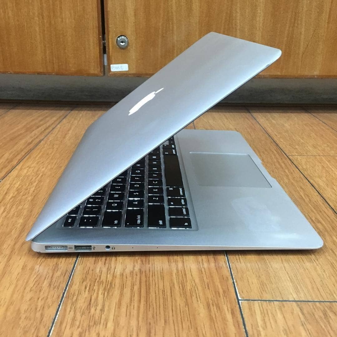 Macbook Air 2013 256gb Ssd 8gb RAM I5 13inches Microsoft Office And