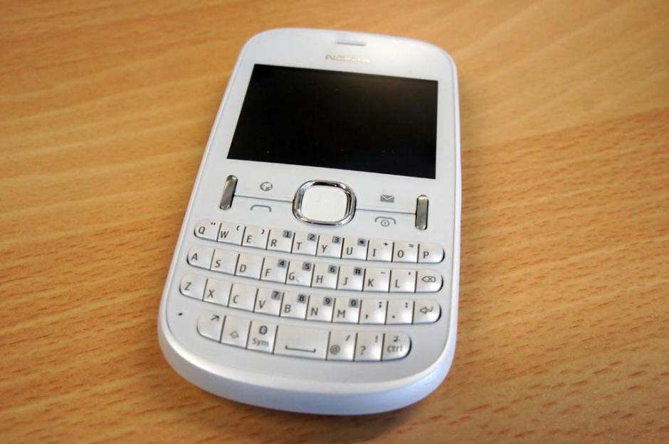 Телефон нокиа 2024. Nokia Asha 200. Nokia Asha 201. Nokia Asha 200 White. Тел нокия Аша 200.