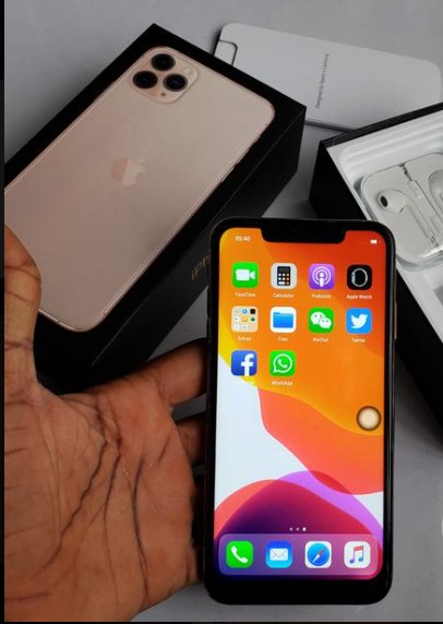 Apple Iphone 11 Pro Max 64 GB Gold For Sale - Phones - Nigeria