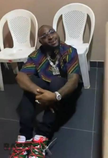 davido - Davido Dazzled By Babs Cardini, A 19-Year-Old Magician (Video) 12420144_images2_jpeg8a38ef15772cafb04789a7778aff64ab