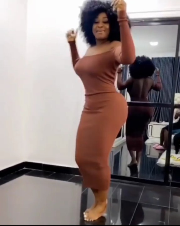 Ini Edo Shows Her Dance Moves, Asks Fans Not To Rate Her (Video) 12698236_screenshot20201118021202_jpeg90a8ef89f38e88929a34fcf0f804ab84