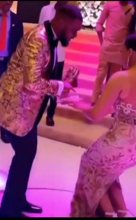 Williams Uchemba And Wife Dancing At Their Wedding As He Sprays Her Money 12722671_screenshot20201122121441_jpeg7fd59b16d46b4b60442d8a8b36808a75