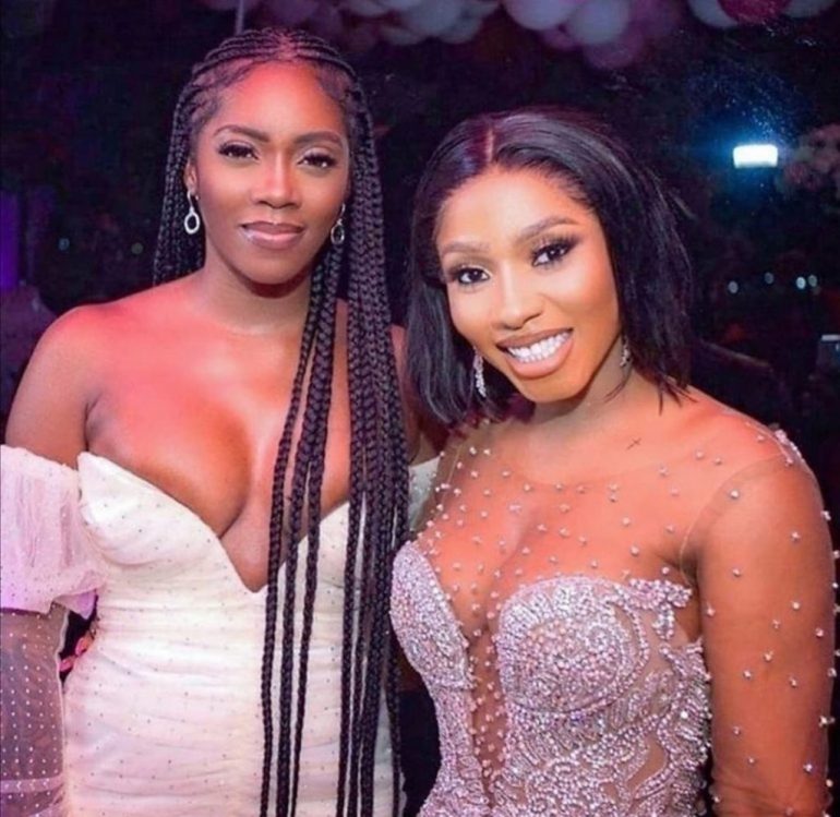 Nigerians React As Photo Of Tiwa Savage's Nipple Almost Falling Out Of Her  Dress - Celebrities - Nigeria