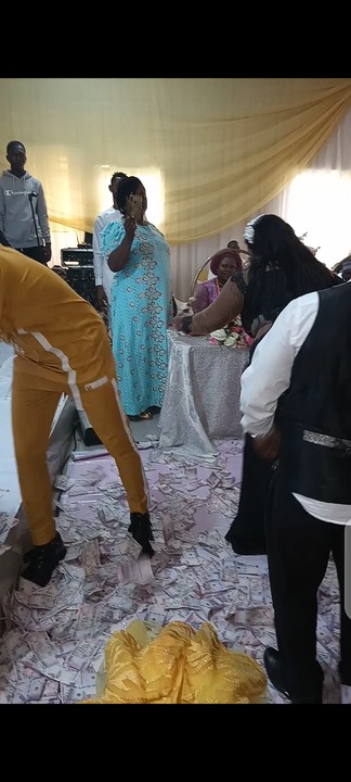 Akpororo Sprays Basket Of Cash On Couple At Their Wedding 12865735_screenshot20201219171508_jpegee7bdd46b882f62d9459110524db5000