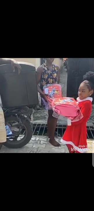Uche Elendu's Daughter, Sinach, Shares Christmas Gifts To Kids On Her Page 12898913_screenshot20201226211602_jpegfb0be674db24056236e27c5790bc6a39