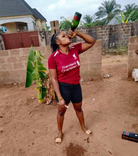 Lady Brushes Her Teeth With Remy Martin As Her New Year Resolution 12942115_5ff16dccbabde_jpegda1c18278158a035dd51d702588874d7