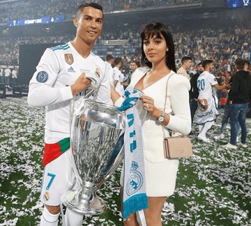 Georgina Rodriguez Twerks For Boyfriend Cristiano Ronaldo (Photos, Video) 13149363_20210216071245_jpege103dc576ab39836f3adf9866ba1e8df