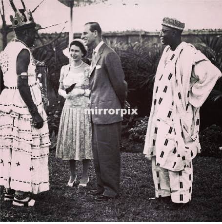 Prince Philip, Queen Elizabeth, Azikiwe & Obi Of Onitsha In Onitsha In 1956 13375153_images3_jpeg_jpegd27f509609759ba43b8e9f6487603bb9