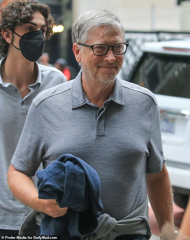 ! Bill Gates Drove Mercedes Benz To Work Then Disappeared In A Porsche ...