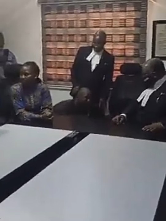 Baba Ijesha Prostrates For His Lawyer After Being Granted Bail (Photos, Video)