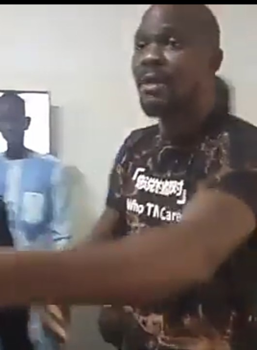 Baba Ijesha Prostrates For His Lawyer After Being Granted Bail (Photos, Video)